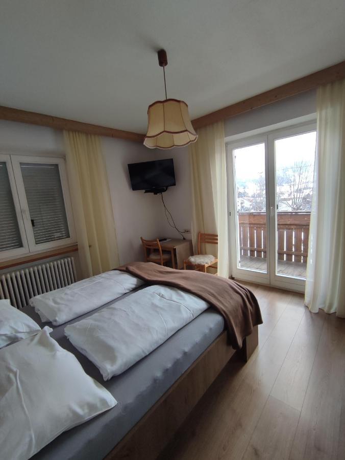 Garni Hattlerhof B&B Brunico Exterior photo