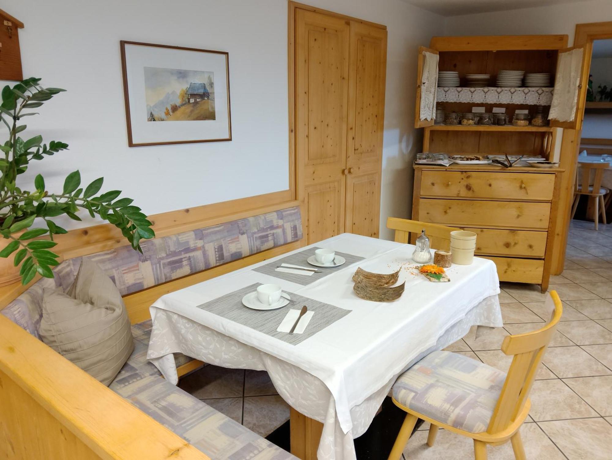 Garni Hattlerhof B&B Brunico Exterior photo