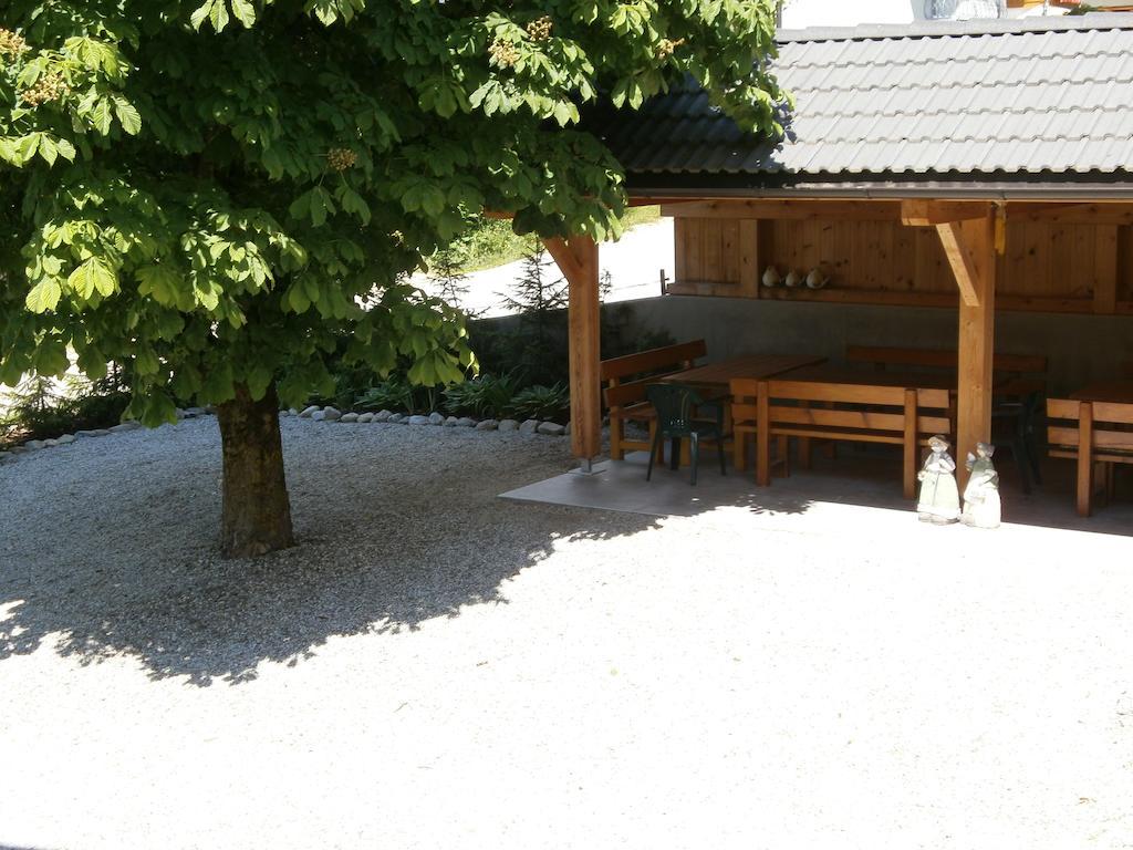 Garni Hattlerhof B&B Brunico Exterior photo